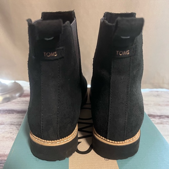 TOMS Cleo Water Resistant Black Distressed Leather Chelsea Bootie - Picture 2 of 6